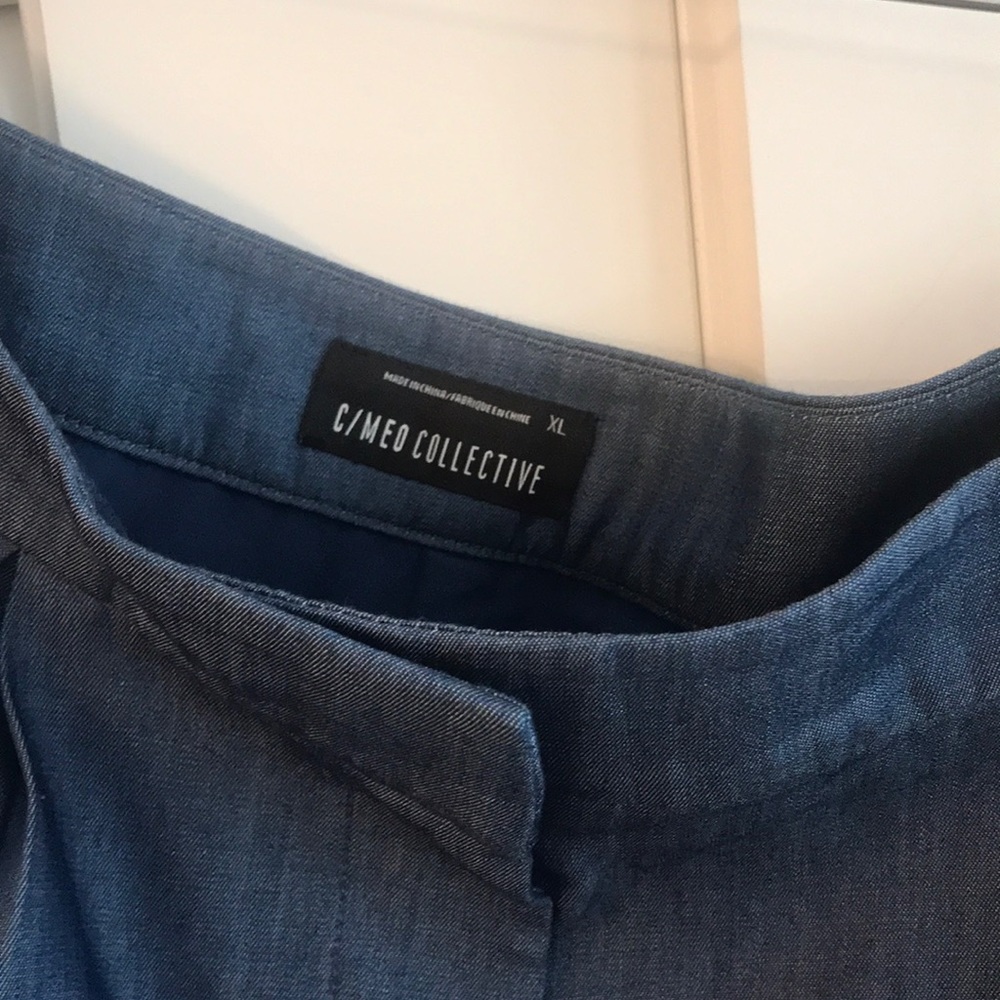 C/Meo Collective Denim Ruffle Shorts - Picture 2 of 2